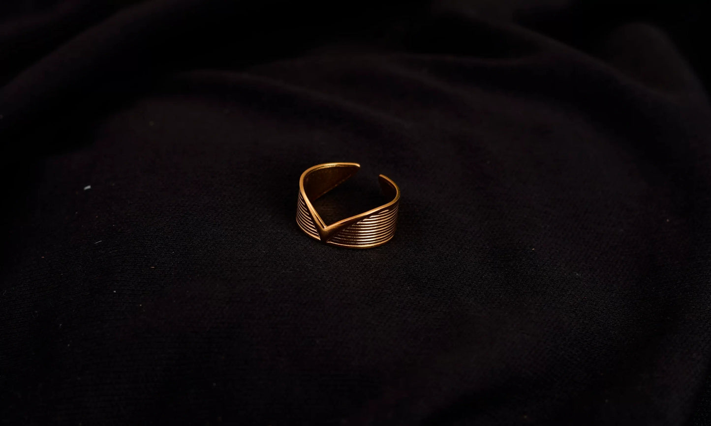 Smara Crown Adjustable Ring