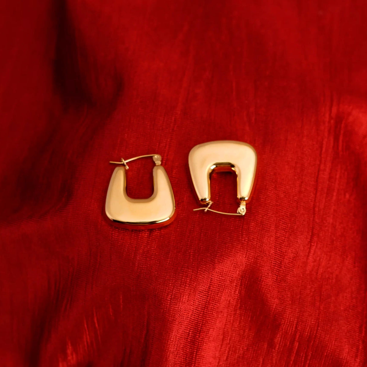 Smara Geometric Square Earrings