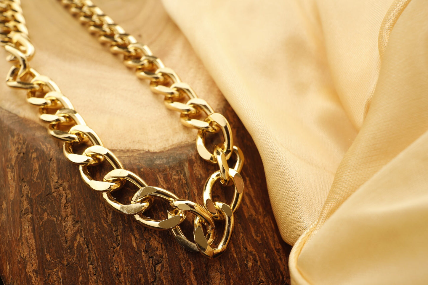 Smara Bold Chic Necklace