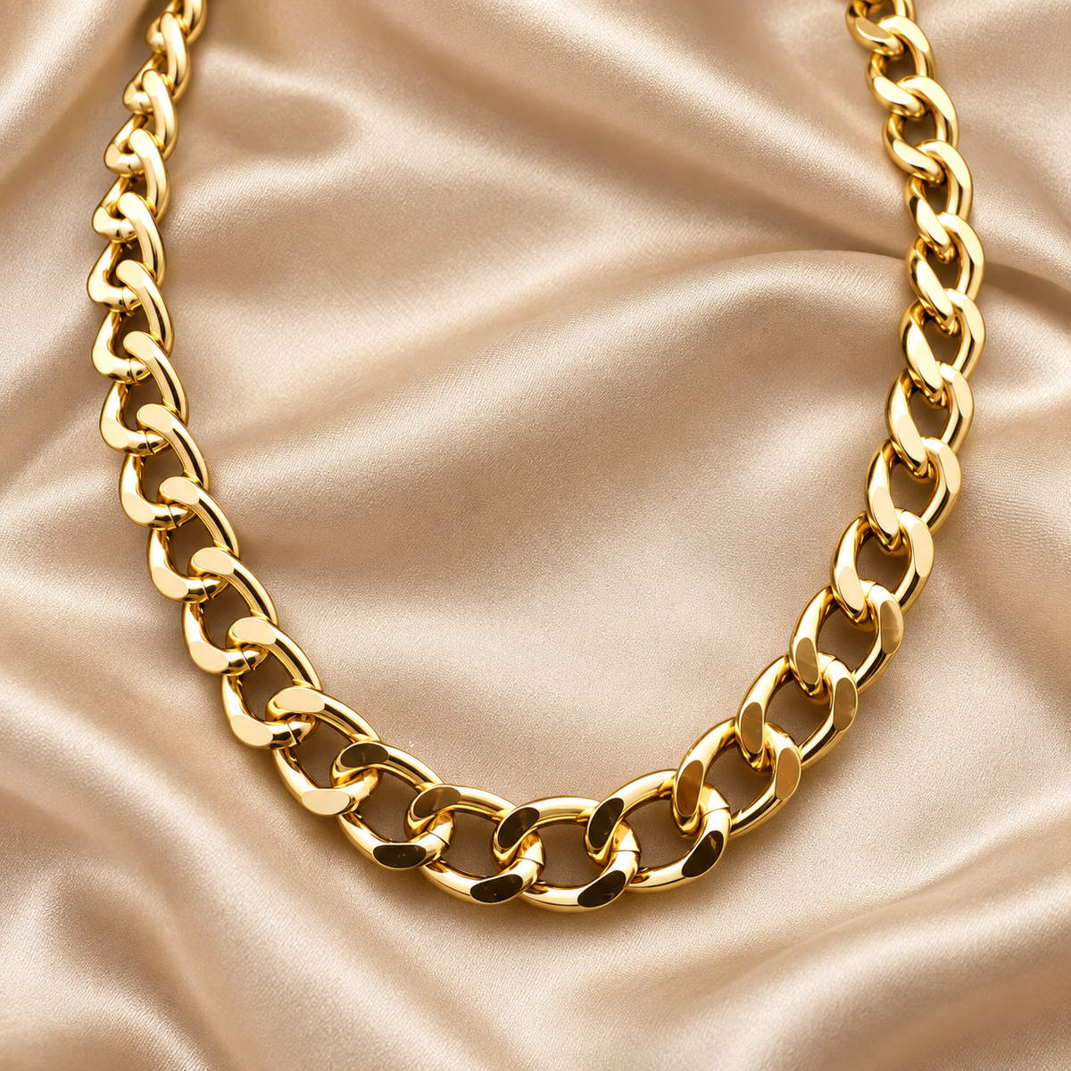 Smara Bold Chic Necklace
