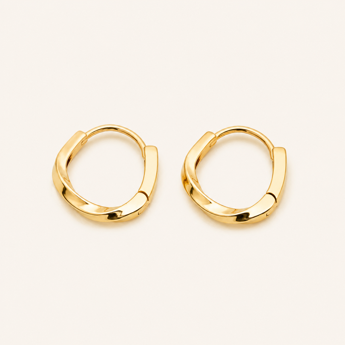 Smara 18K Gold Plated Huggie Hoop Earrings
