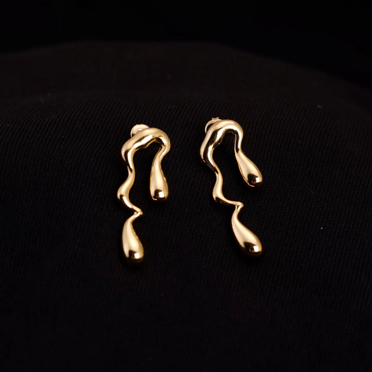 Smara Twisted Water Drop Earrings