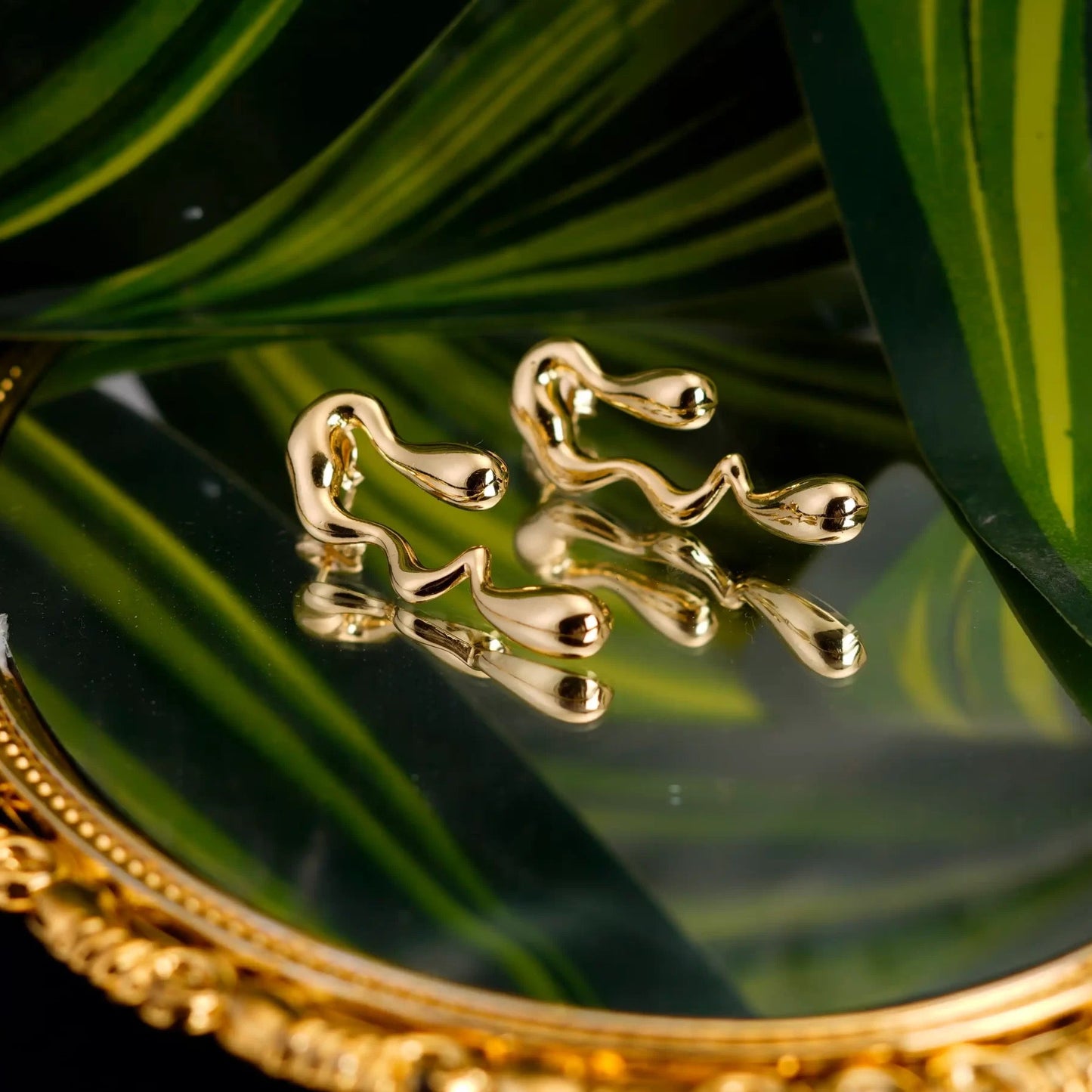 Smara Twisted Water Drop Earrings