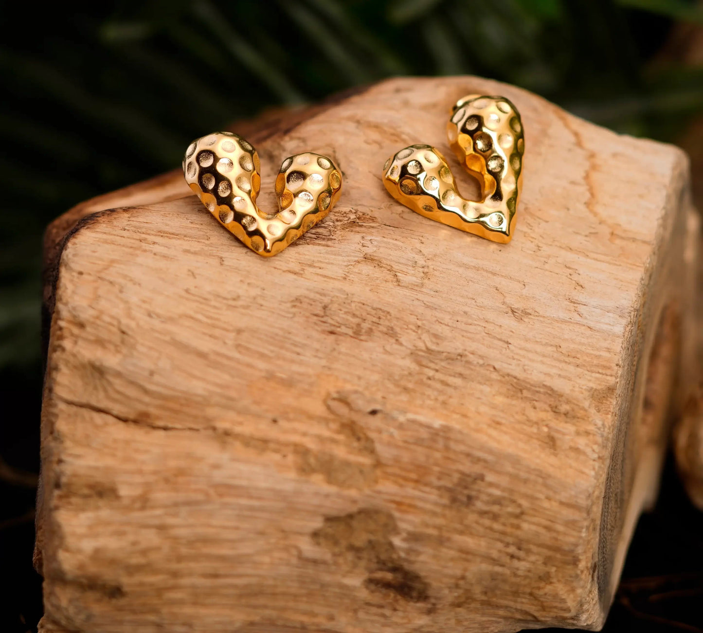 Smara Love Textured Earrings
