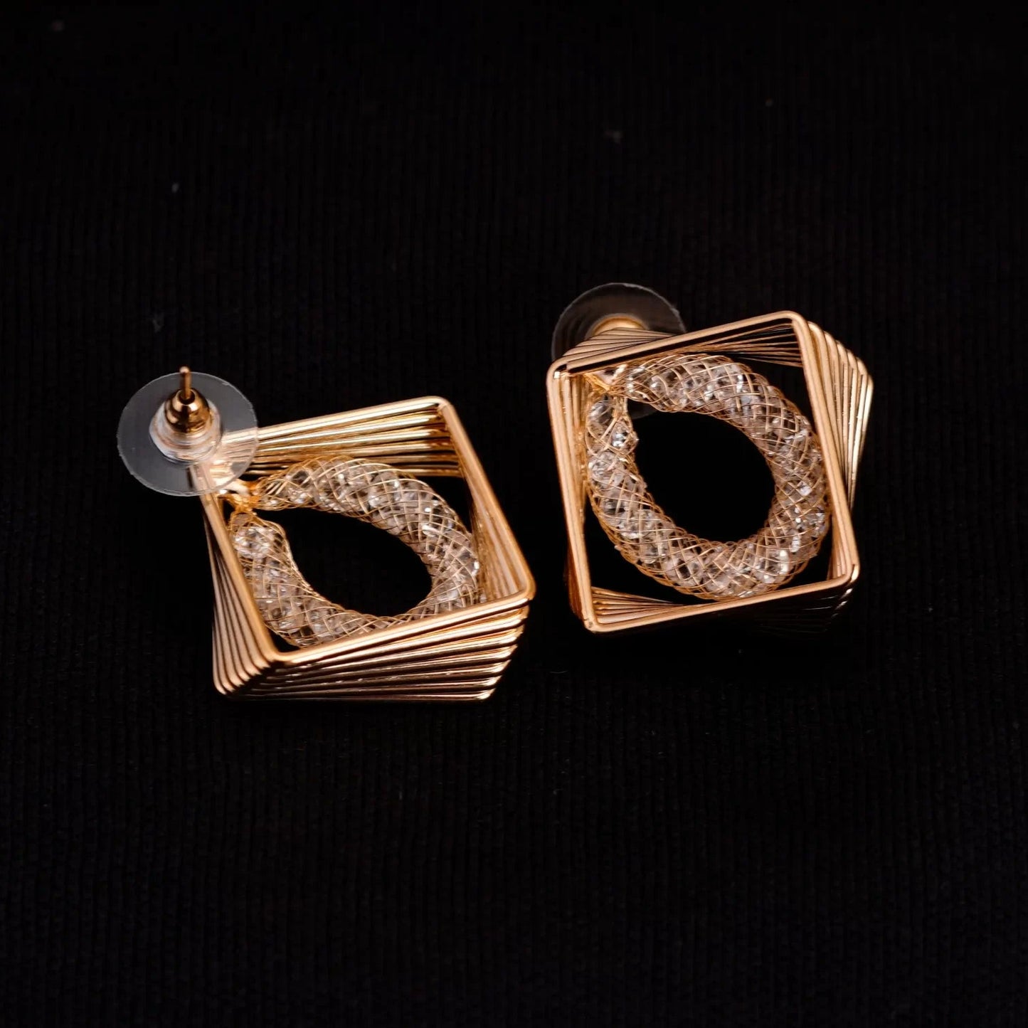 Smara Wire Hollow Zircon Earrings