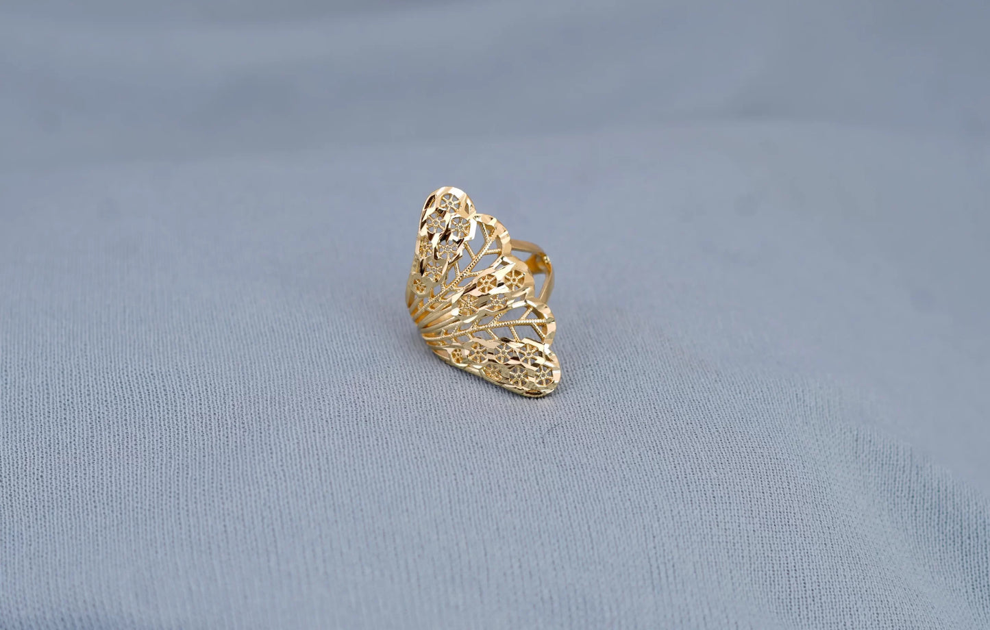 Smara Hollow Wings Adjustable Ring