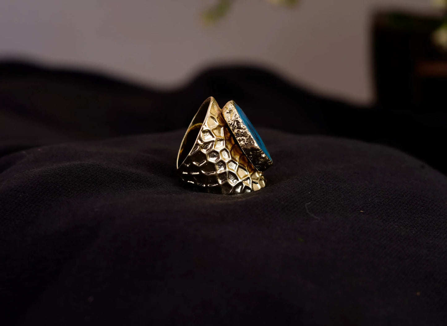 Smara Broad Crystal Adjustable Ring (BLUE)