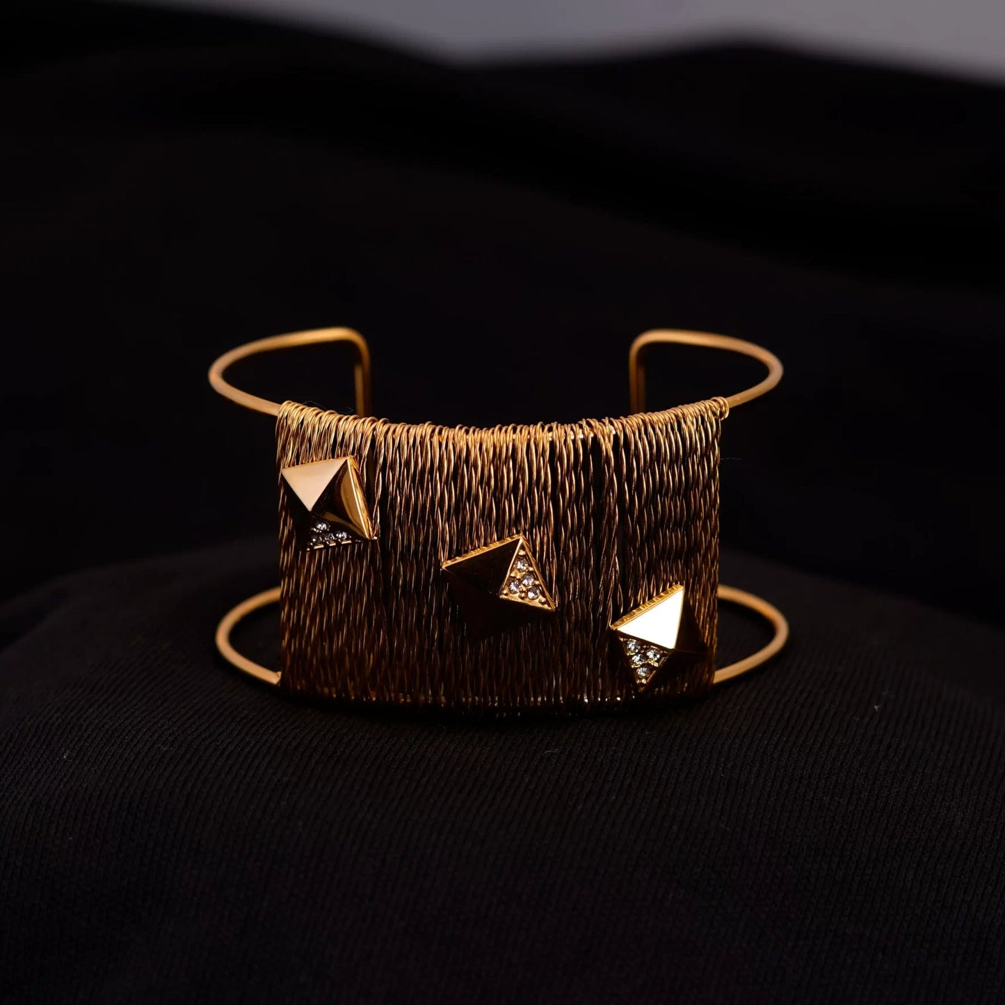 Smara Wired Broad Stone Studed Bracelet