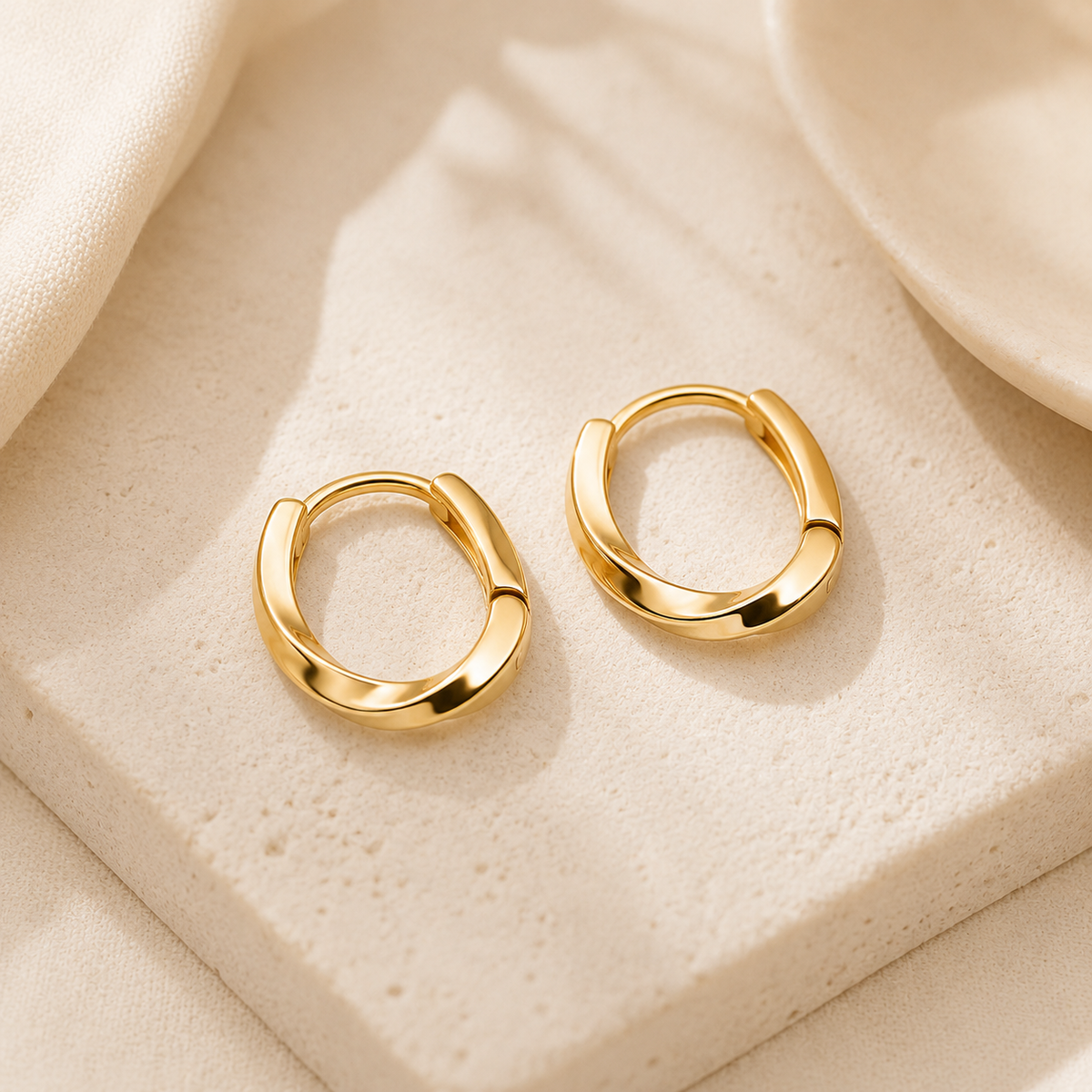 Smara 18K Gold Plated Huggie Hoop Earrings