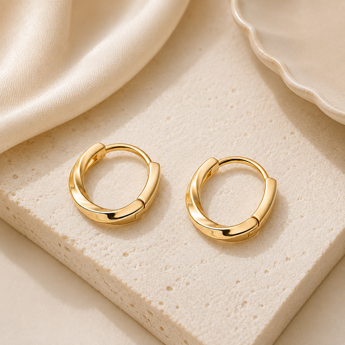 Smara 18K Gold Plated Huggie Hoop Earrings