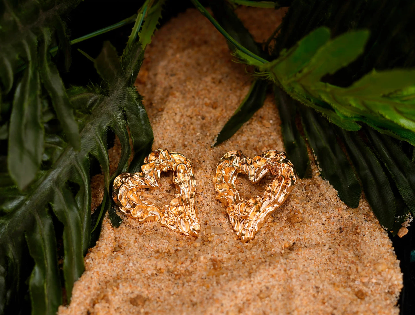 Smara Folded Hollow Heart Earrings