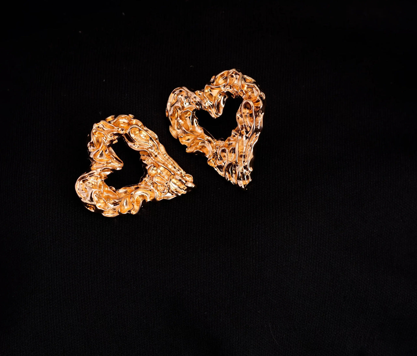 Smara Folded Hollow Heart Earrings