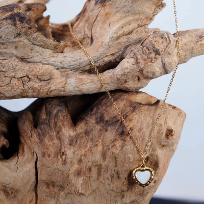Smara Shell Heart Necklace