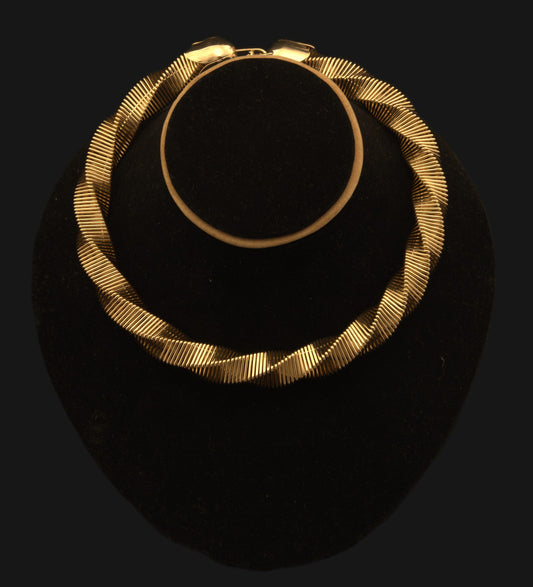 Smara Aesthetic Curvy Choker