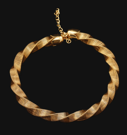Smara Aesthetic Curvy Choker