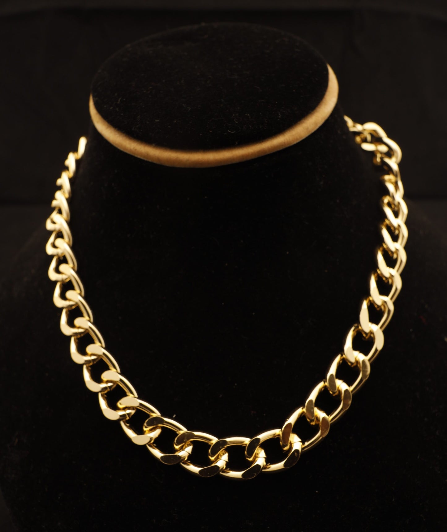 Smara Bold Chic Necklace