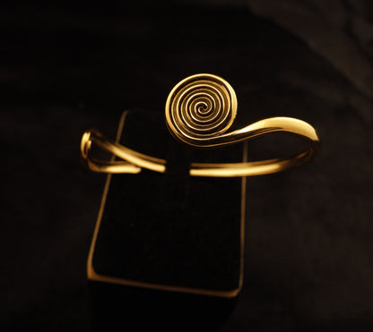 Smara 18k gold plated Asymmetrical Bracelet