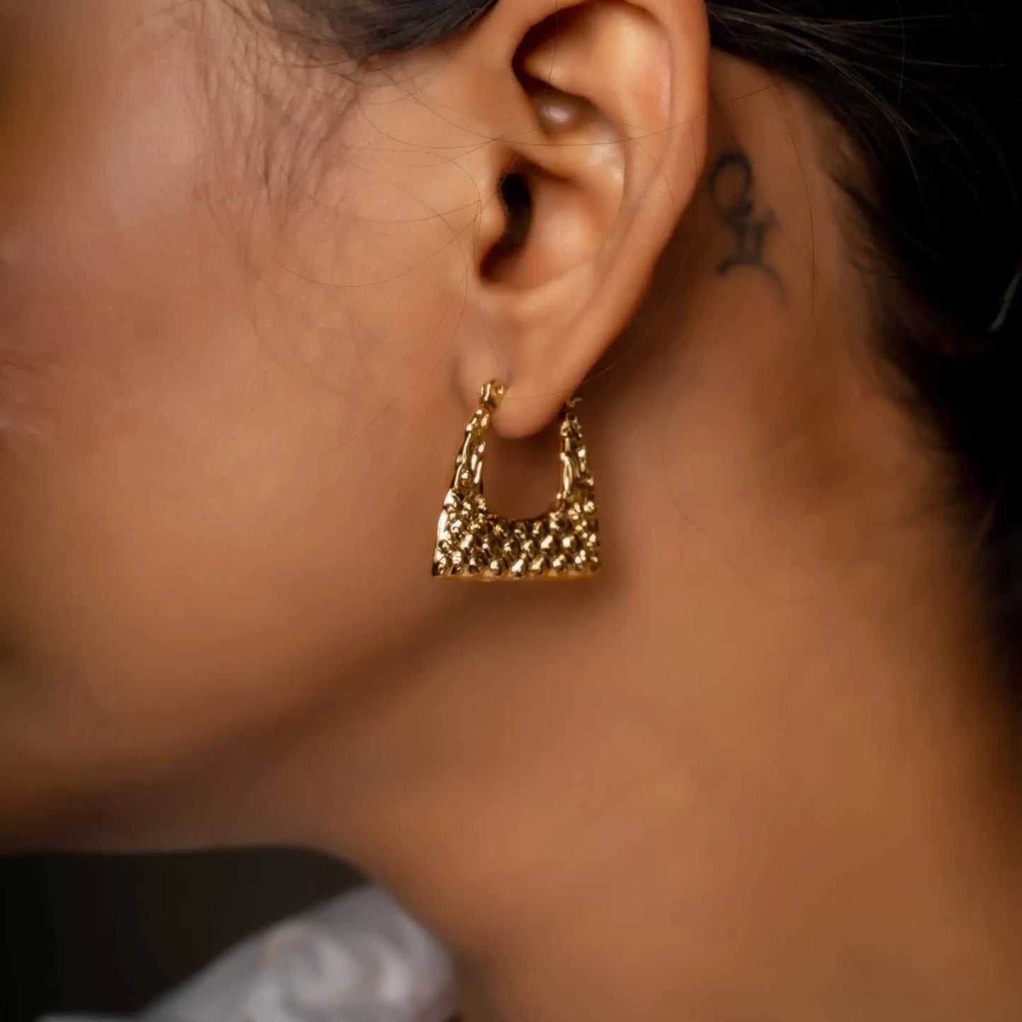 Smara Textured Square Earrings