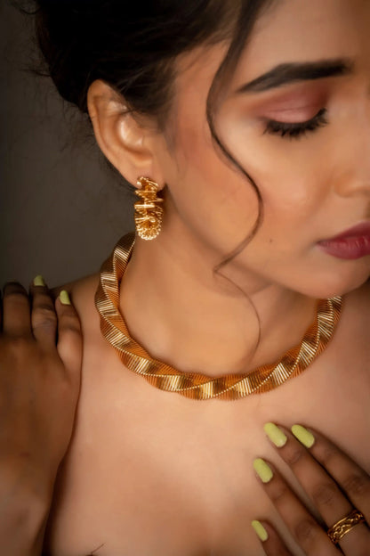 Smara Aesthetic Curvy Choker