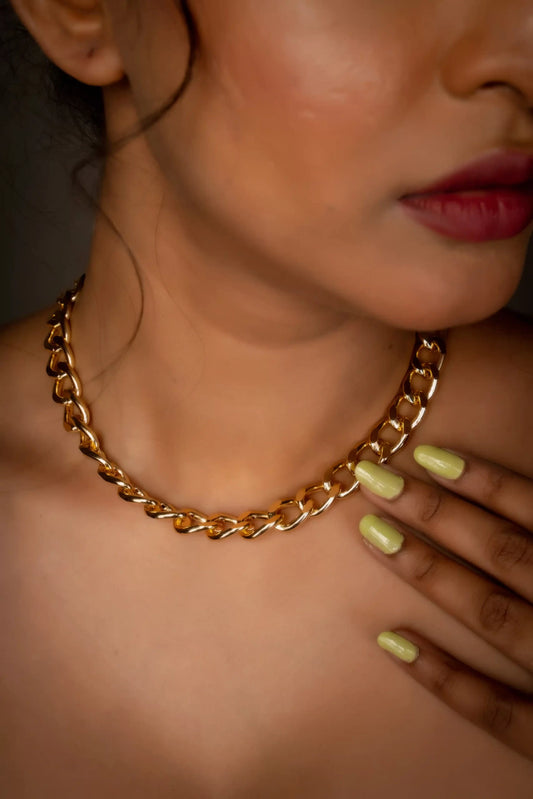 Smara Bold Chic Necklace
