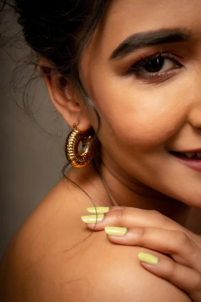 Smara Geometric Thread Round Earrings