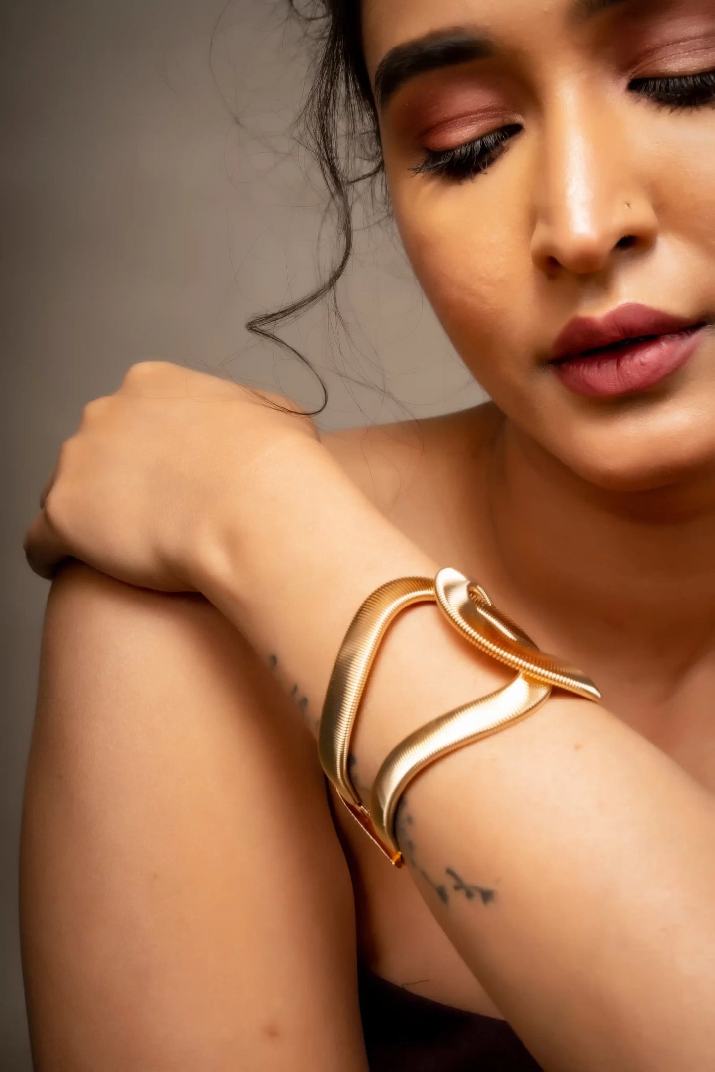 Smara Gold Cross Bracelet
