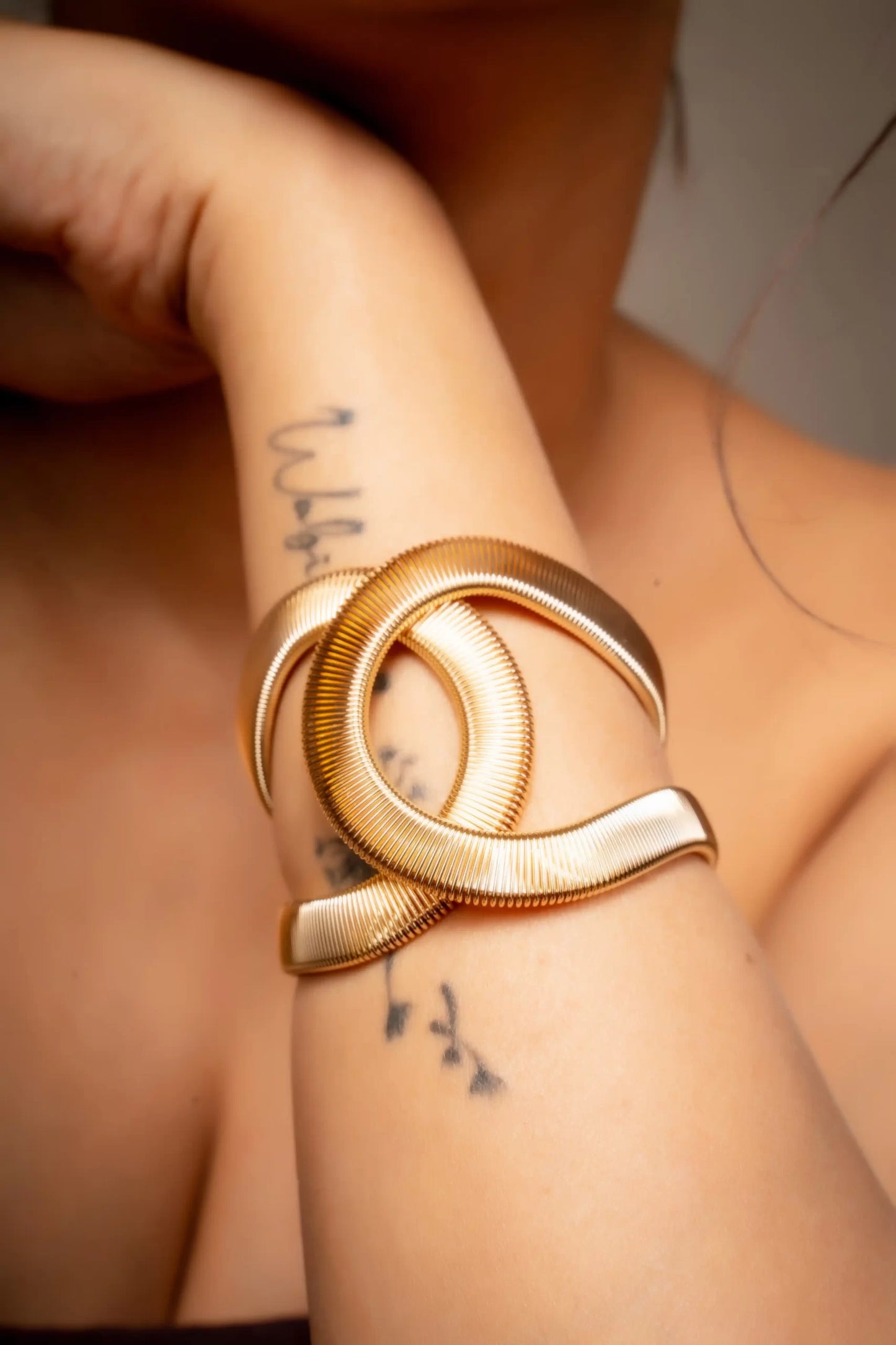 Smara Gold Cross Bracelet