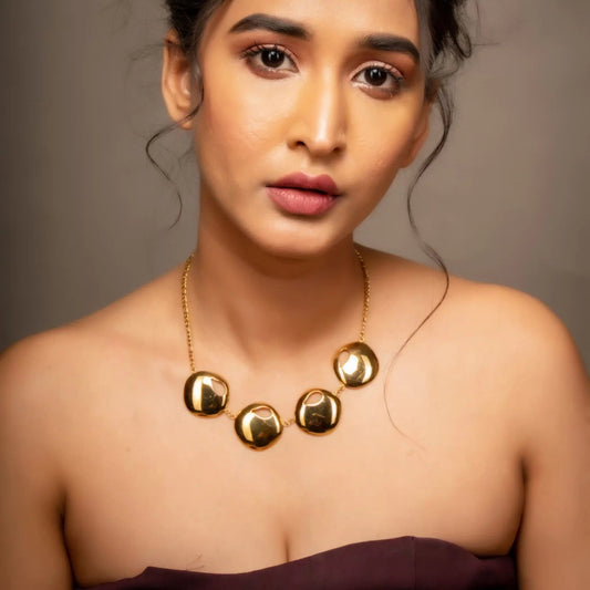 Smara Royal Gold Plated Notched Round Necklace