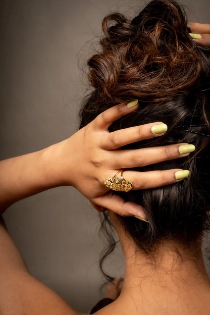 Smara Hollow Wings Adjustable Ring