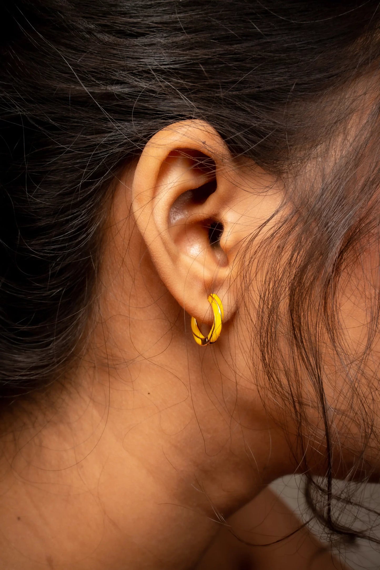 Smara 18k Gold Plated Huggie Earrings