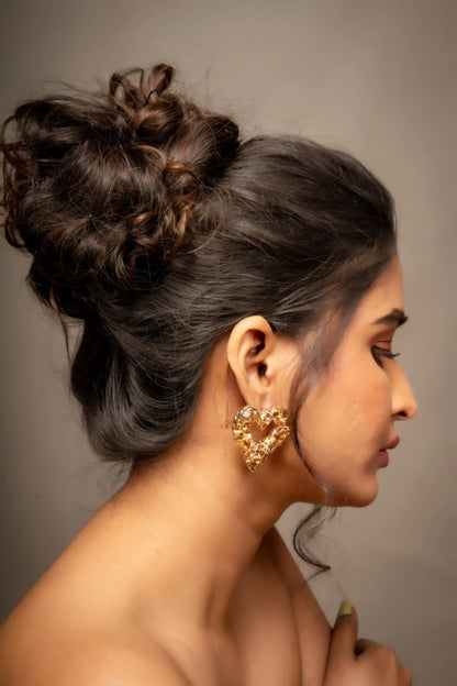 Smara Folded Hollow Heart Earrings