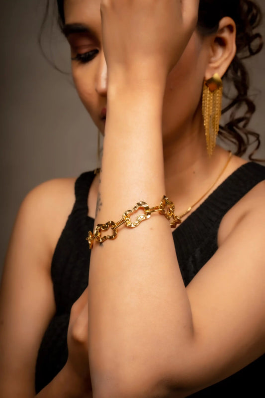Smara Geometric Pleated Chain Bracelet