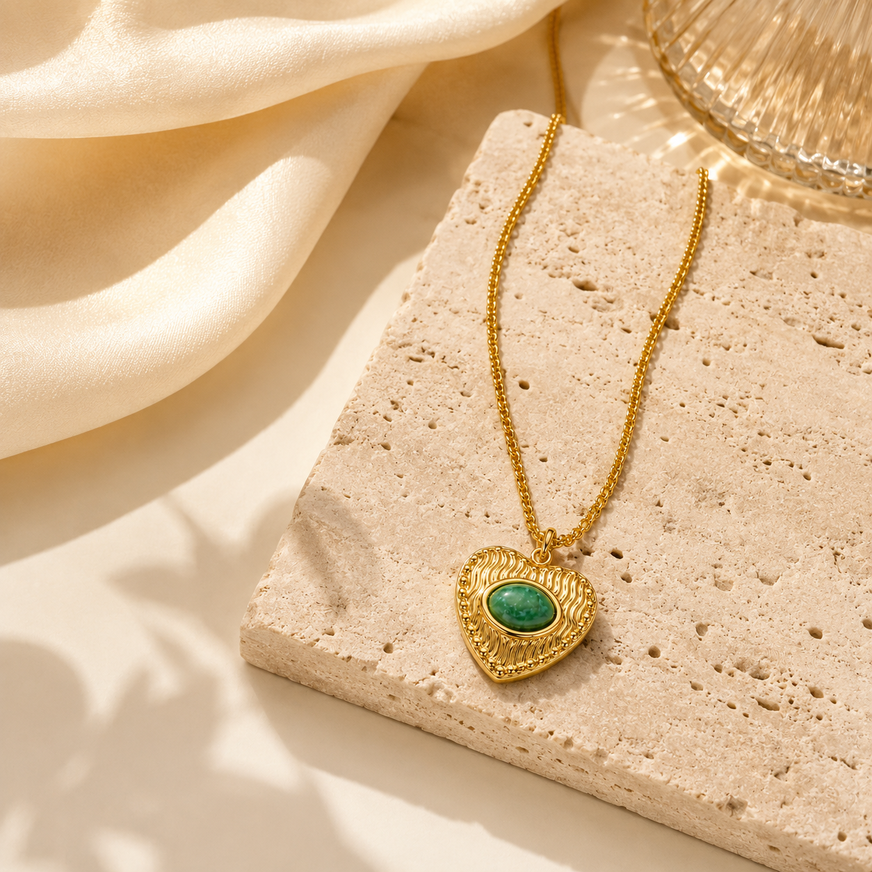Smara Exquisite Heart Shaped Necklace