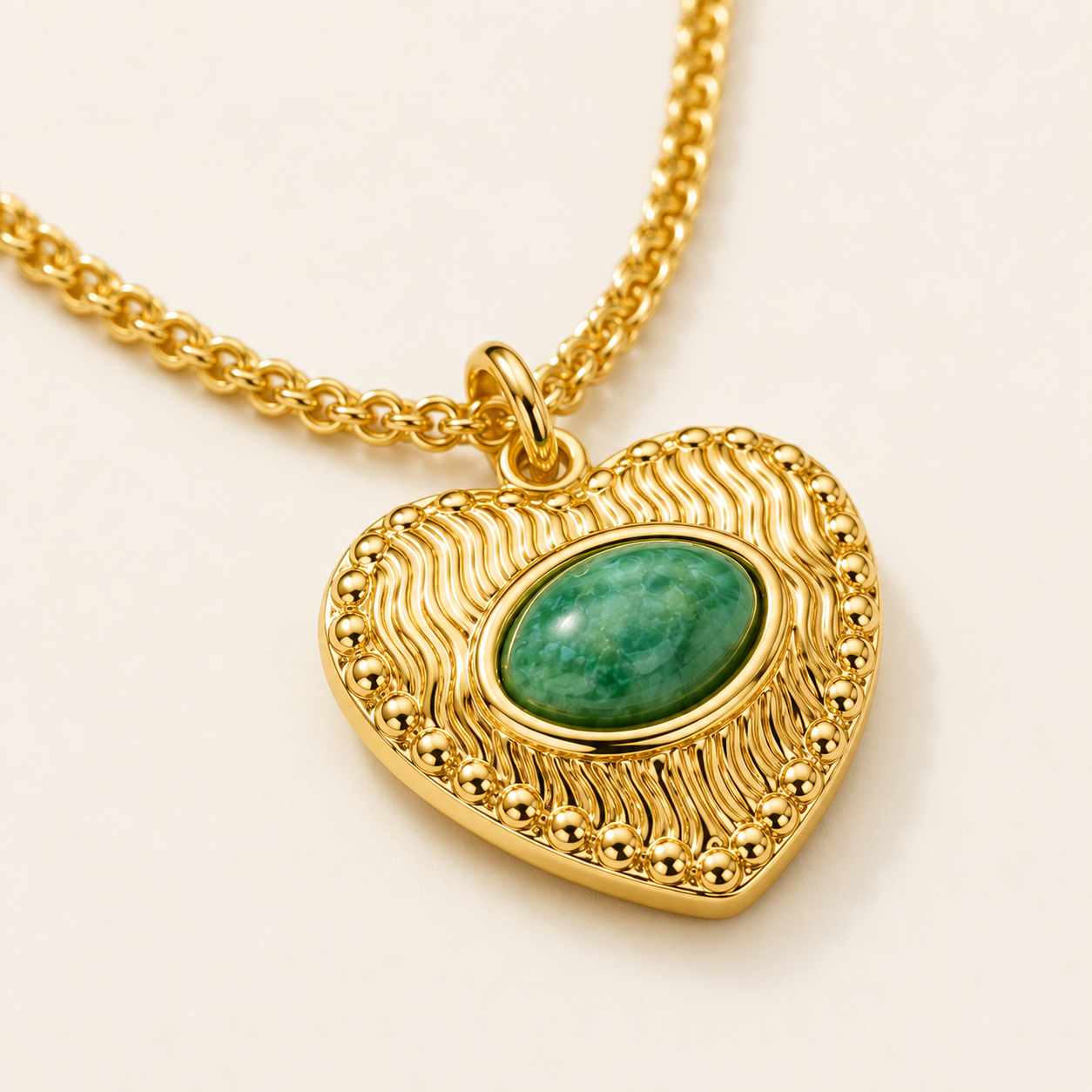 Smara Exquisite Heart Shaped Necklace