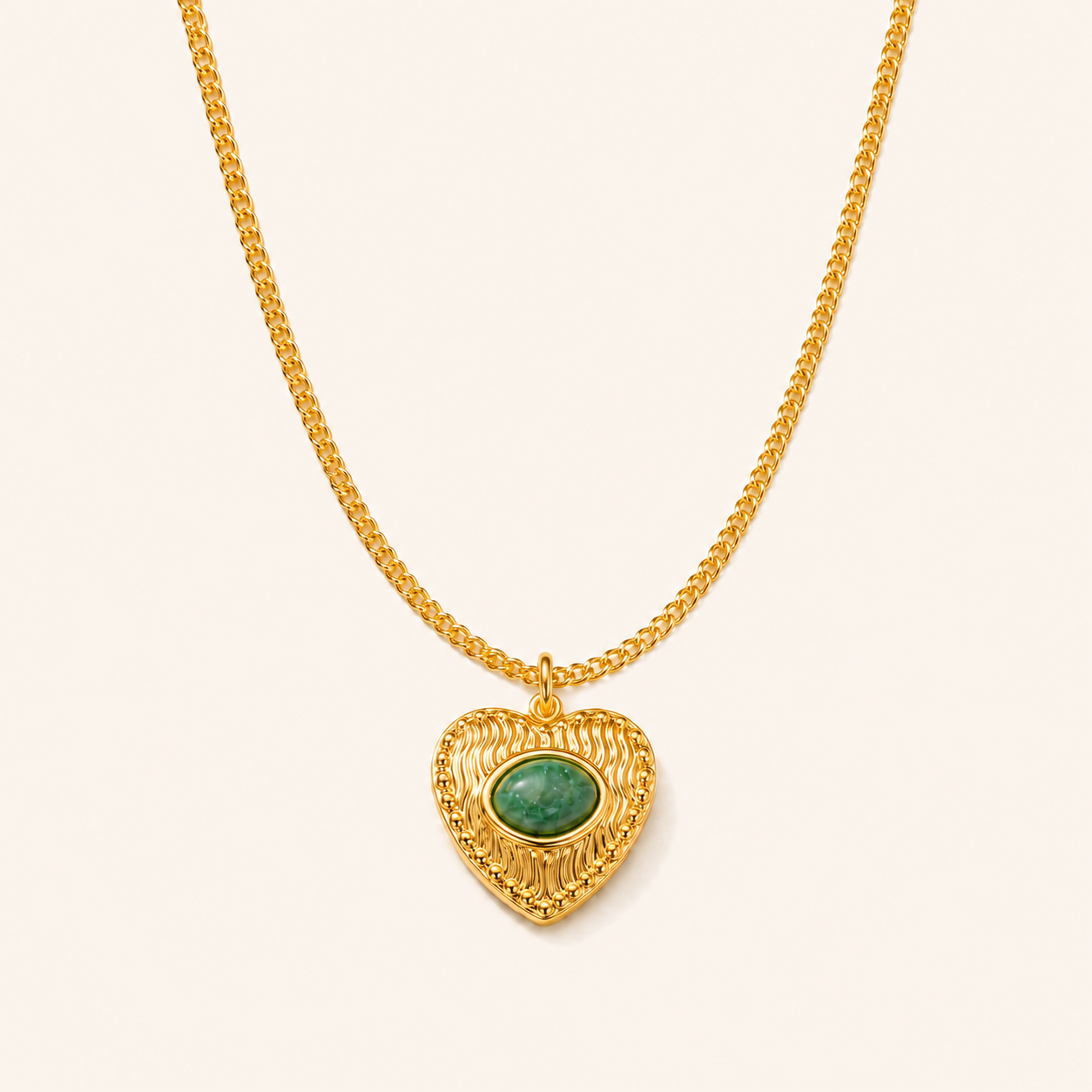 Smara Exquisite Heart Shaped Necklace