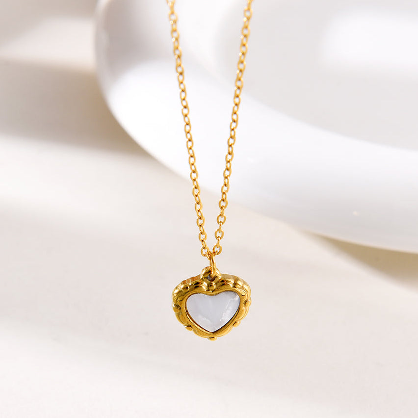 Smara Shell Heart Necklace
