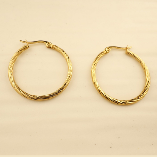 Lightweight fashion hoop earrings – premium gold plated