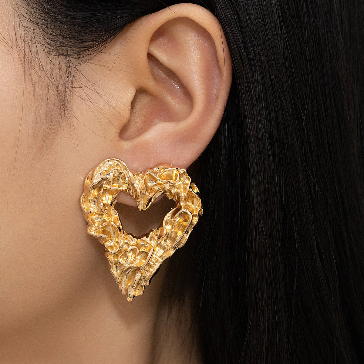 Smara Folded Hollow Heart Earrings
