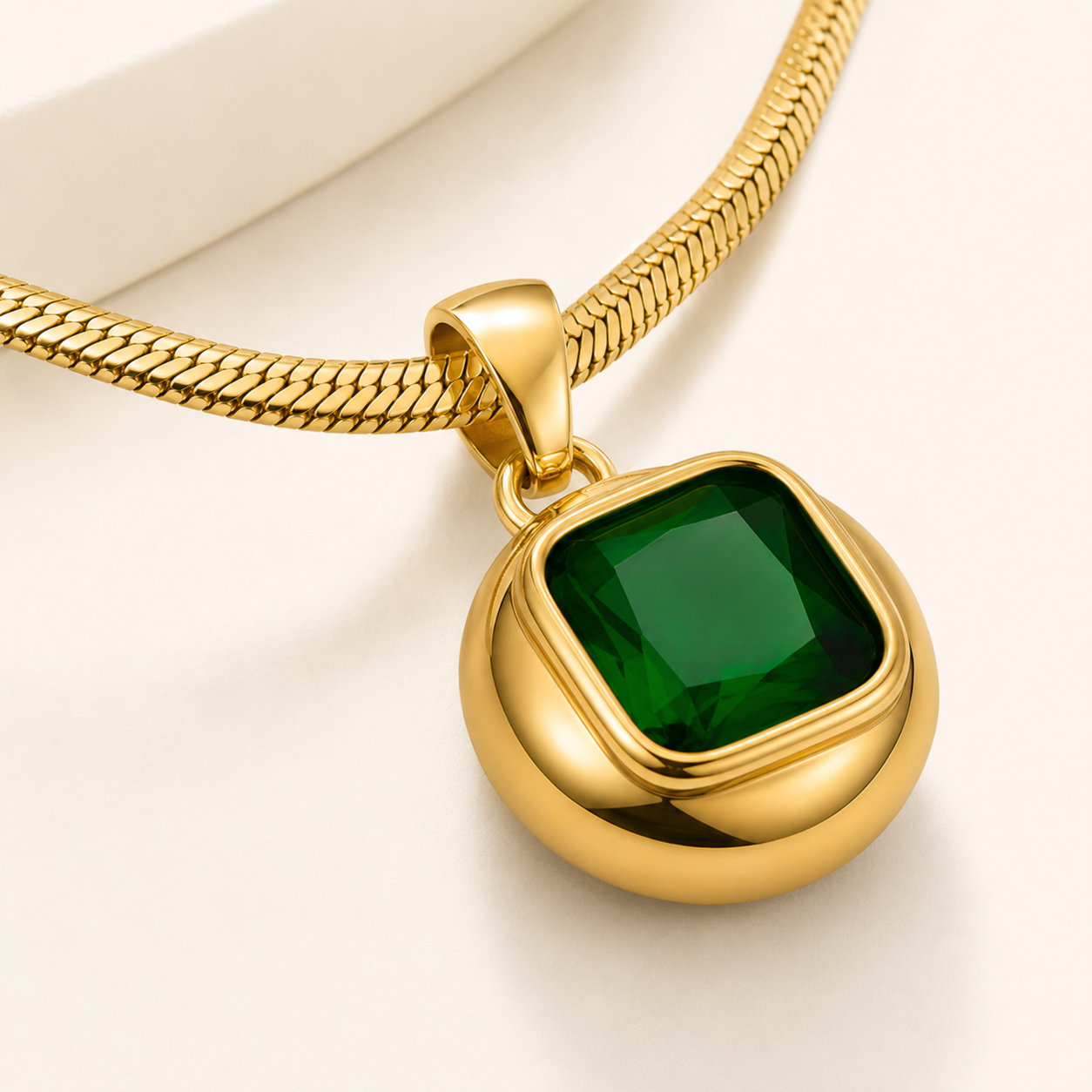 Regal Emerald Green Necklace