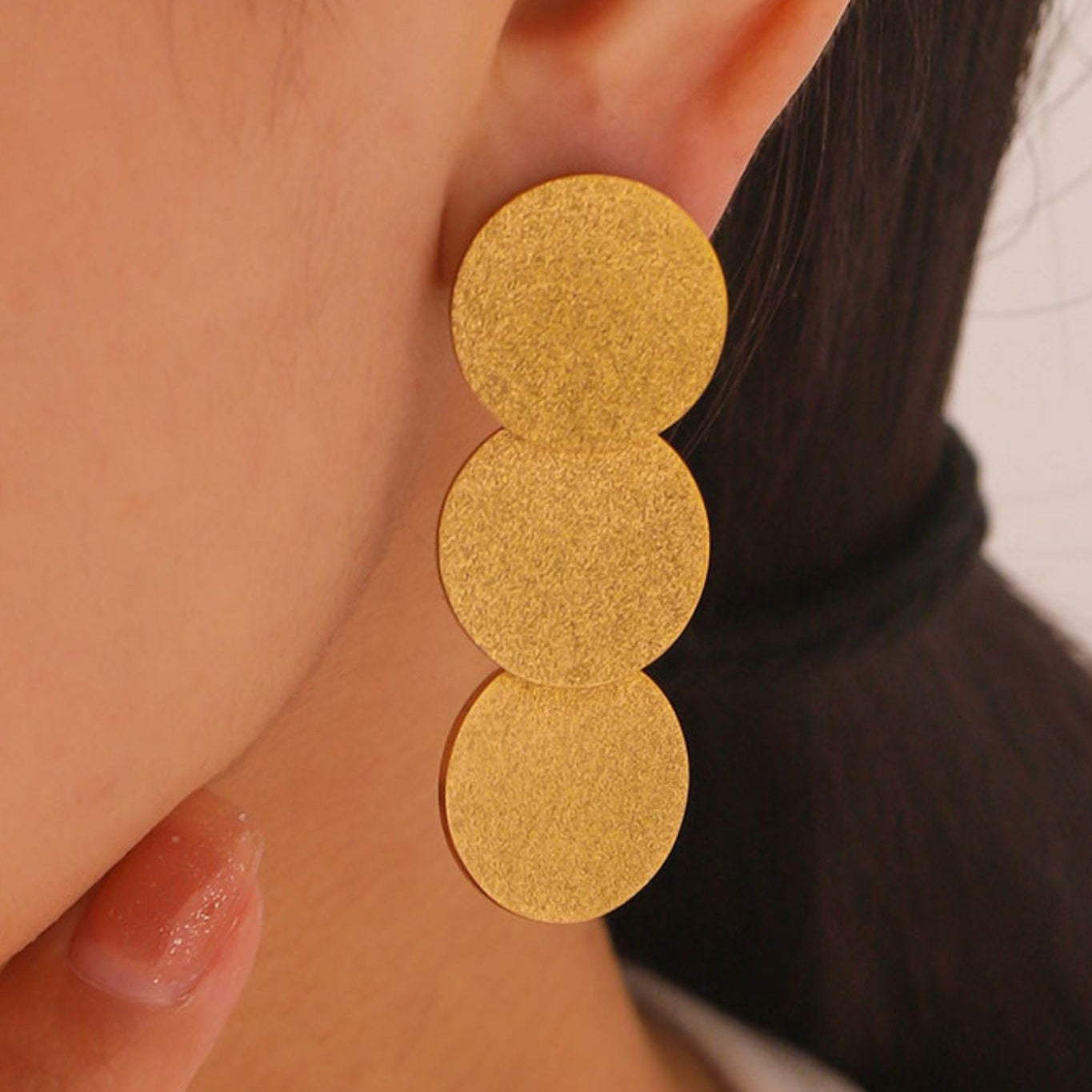 Smara Round Sparkly Dangler Earrings