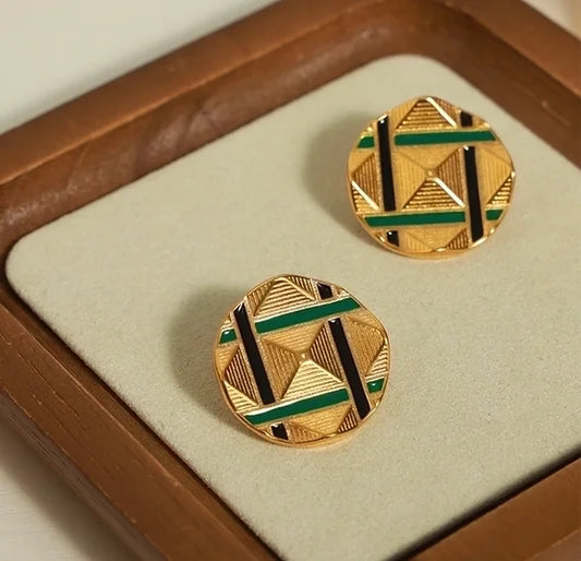 Smara Carved Patter Round Stud Earrings