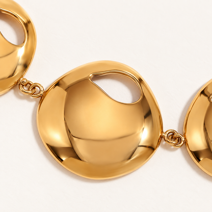 Smara Royal Gold Plated Notched Round Necklace