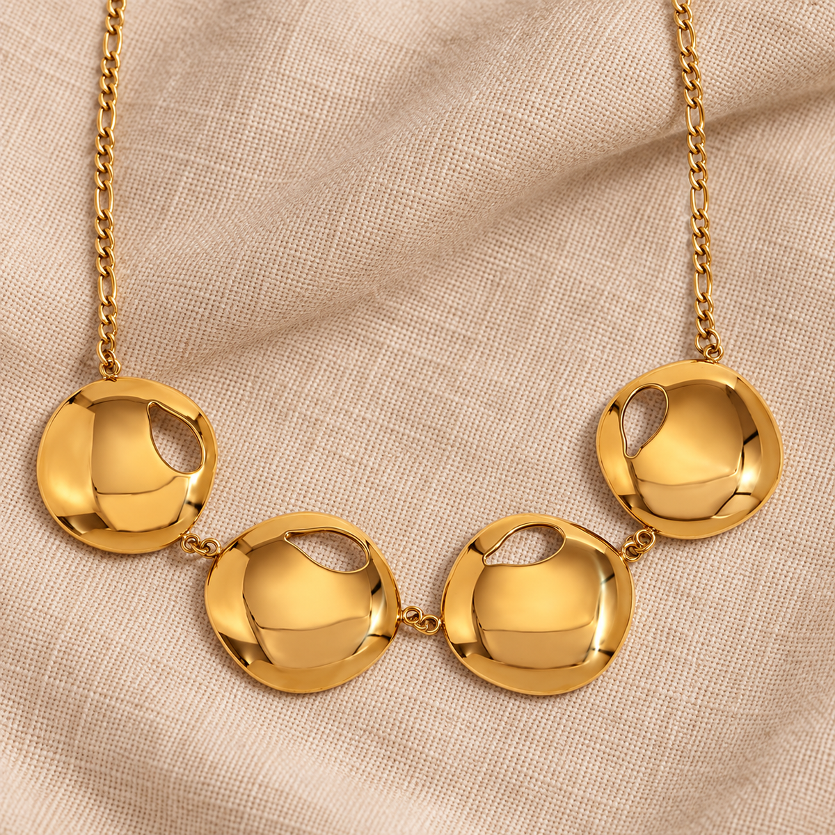 Smara Royal Gold Plated Notched Round Necklace