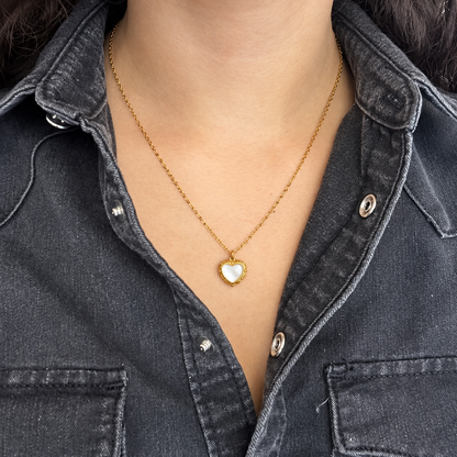 Smara Shell Heart Necklace