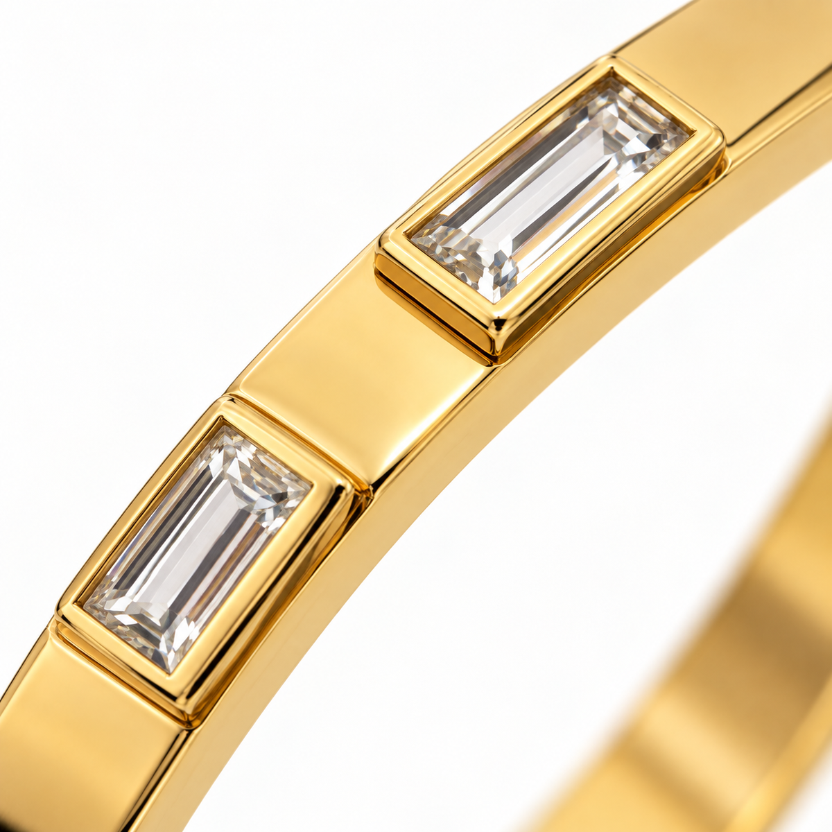 Smara Exclusive cubic zirconia Bangle (White)